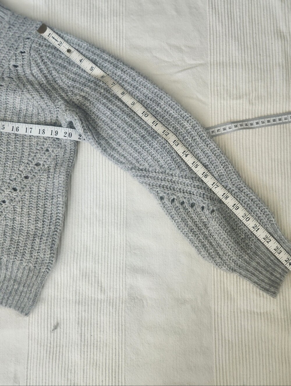 Chunky Soft Grey Wool Blend Knitted Pullover Crew Sweater Size Small - Picture 11 of 11